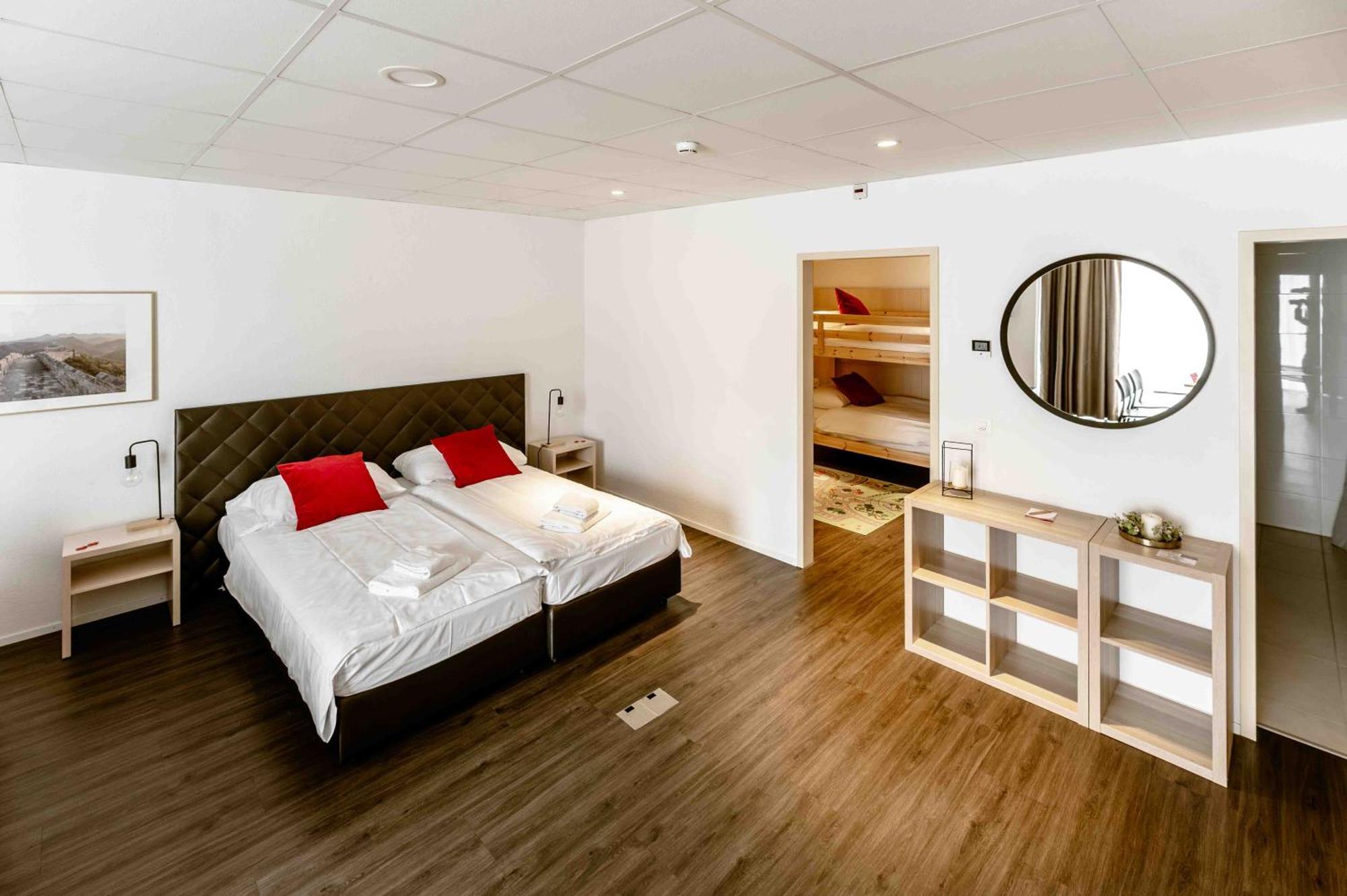 Los Lorentes Apartments Bern Airport Белп Екстериор снимка