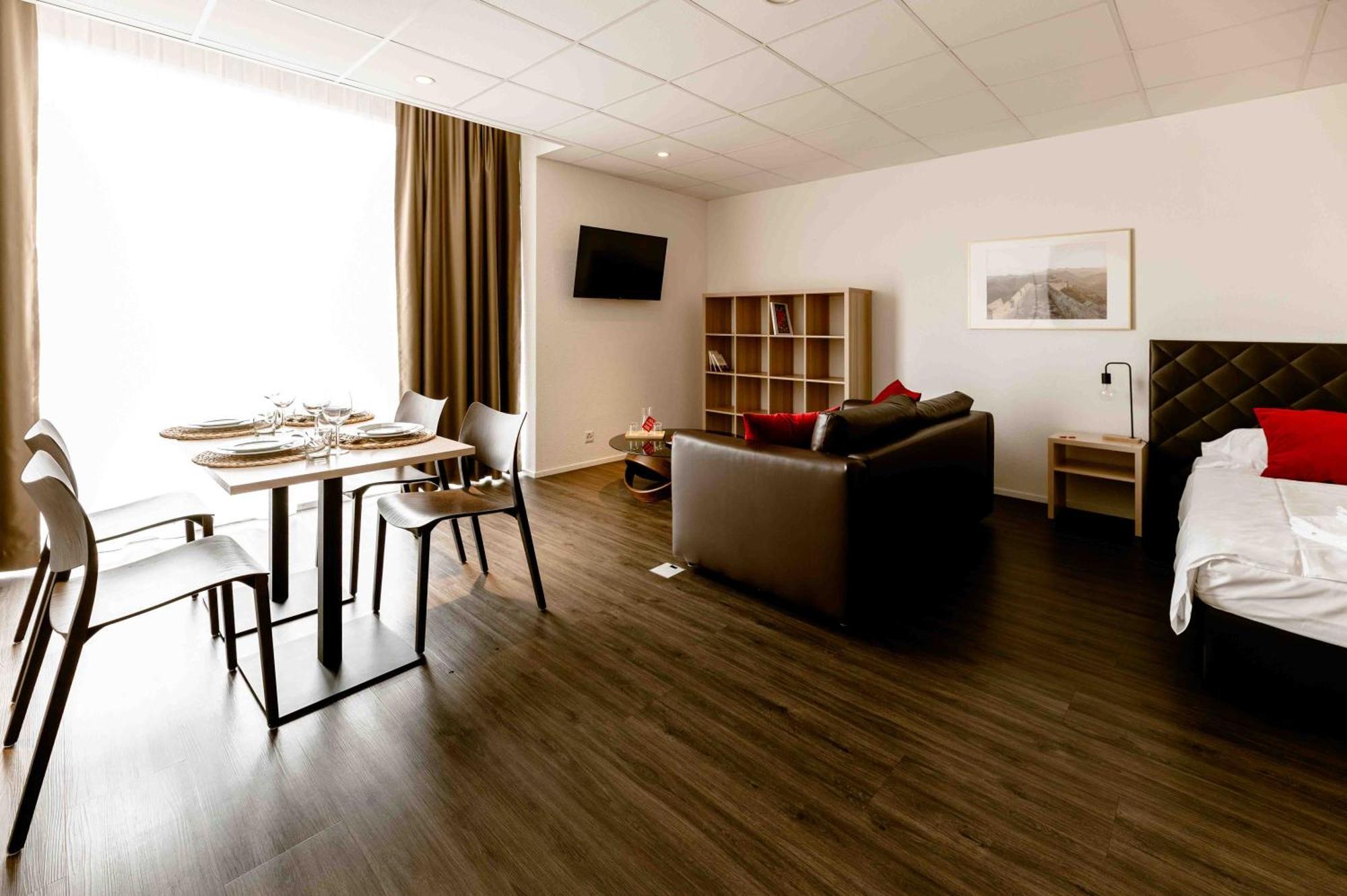 Los Lorentes Apartments Bern Airport Белп Екстериор снимка
