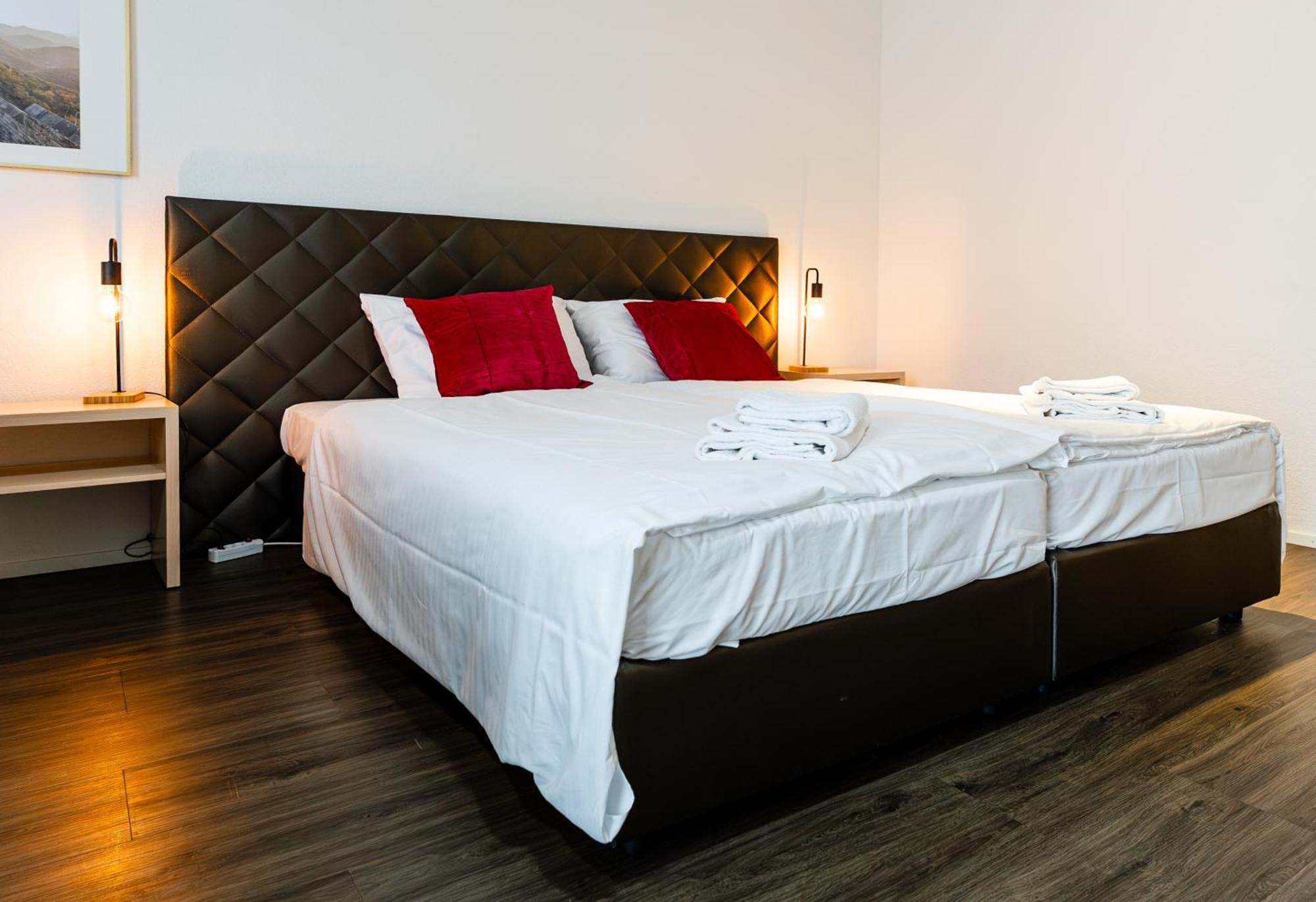 Los Lorentes Apartments Bern Airport Белп Екстериор снимка